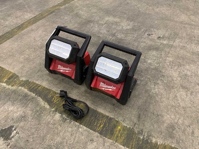 Milwaukee m18 haol bouwlamp (2x) - afbeelding 1 van  4