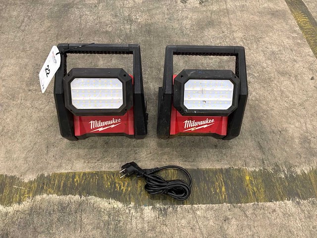 Milwaukee m18 haol bouwlamp (2x) - afbeelding 2 van  4