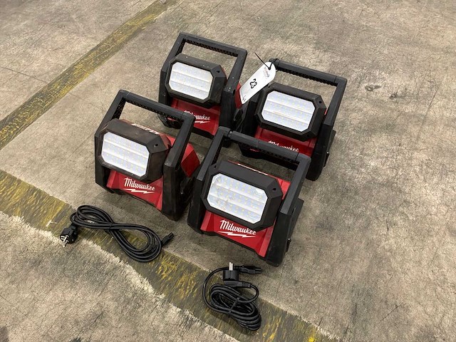 Milwaukee m18 haol bouwlamp (4x) - afbeelding 1 van  4