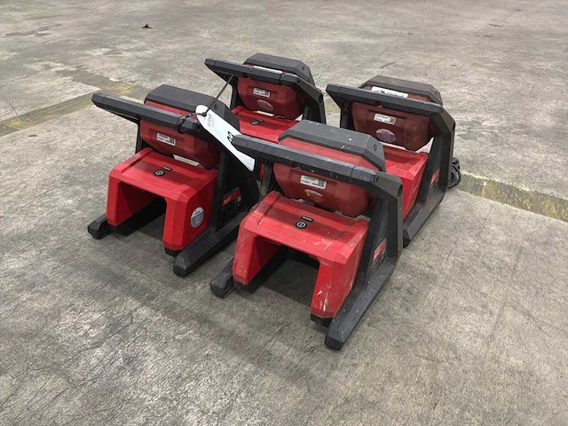 Milwaukee m18 haol bouwlamp (4x) - afbeelding 4 van  4