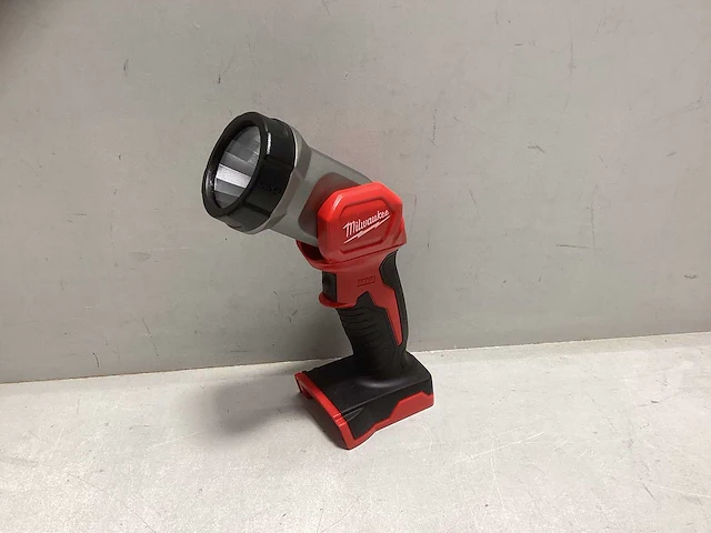 Milwaukee m18 t-led 18v li-ion accu werklamp - 120lm - afbeelding 1 van  4