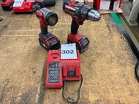 Milwaukee schroefboormachine en ledlamp - afbeelding 1 van  7