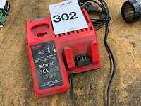 Milwaukee schroefboormachine en ledlamp - afbeelding 6 van  7