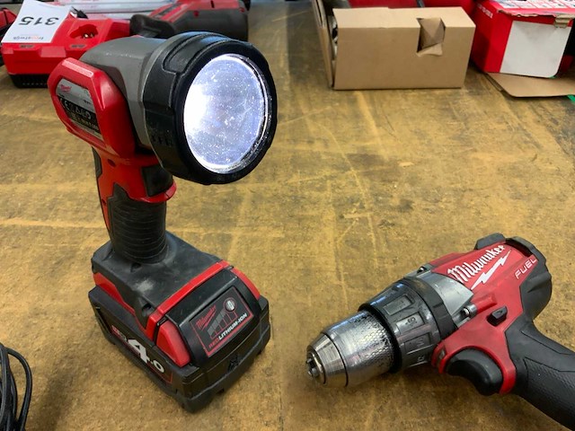 Milwaukee schroefboormachine en ledlamp - afbeelding 7 van  7