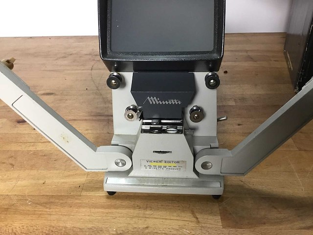 Minette - viewer editors4 - projectors & projection - afbeelding 2 van  5