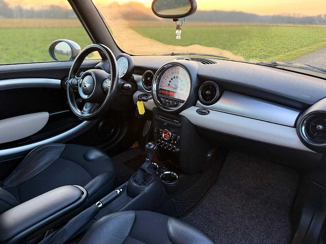 Mini - 1.6 cooper s chili - 3-deurs - personenauto - 85-plj-8 - afbeelding 8 van  17