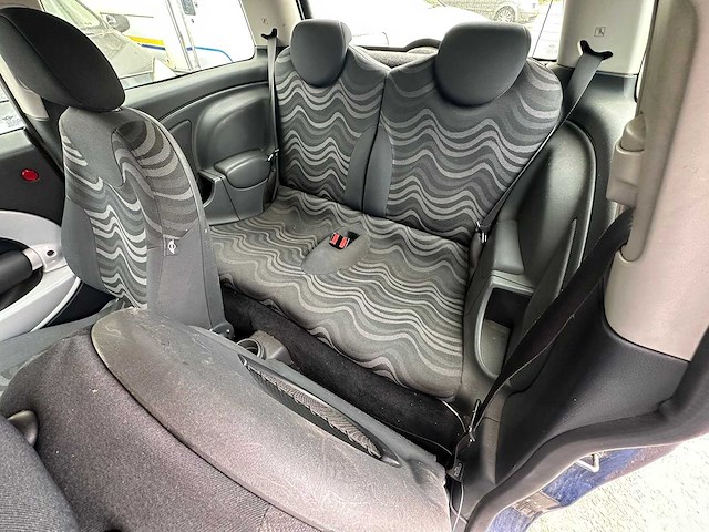 Mini - 2001 - mini - 1.6 one - 31-jvh-8 - afbeelding 11 van  12