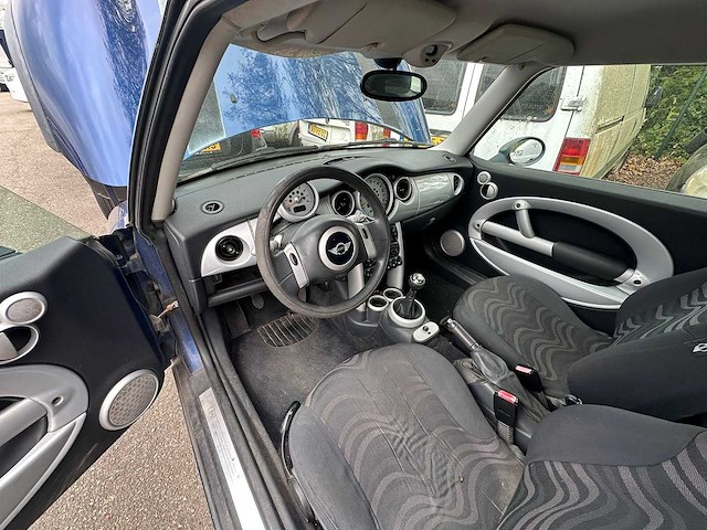Mini - 2001 - mini - 1.6 one - 31-jvh-8 - afbeelding 12 van  12
