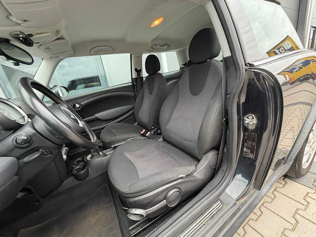 Mini - 3-deurs - 1.4 one - personenauto - 2008 - afbeelding 9 van  24