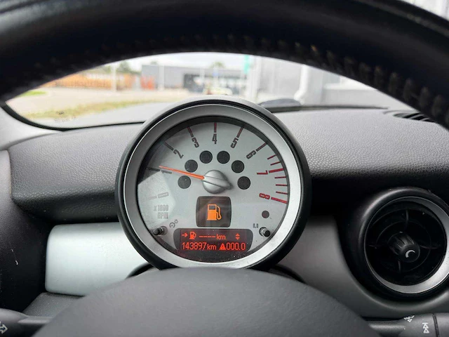 Mini - 3-deurs - 1.4 one - personenauto - 2008 - afbeelding 10 van  24