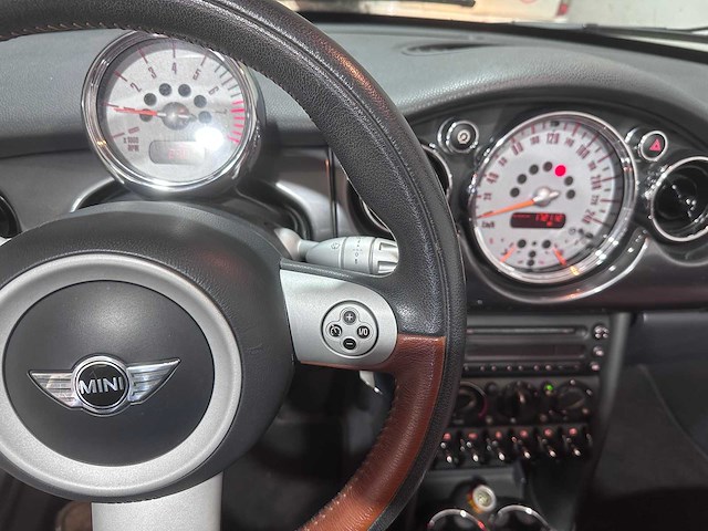 Mini - cabrio - 1.6 cooper sidewalk - 28-xn-bt- 2007 - afbeelding 1 van  2