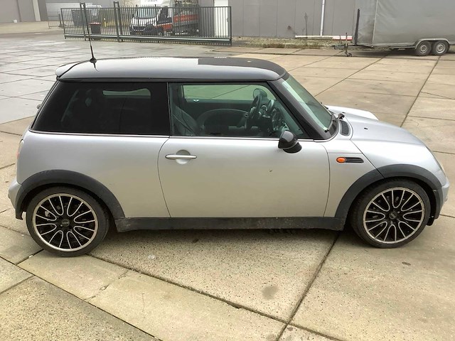 Mini - cooper - personenauto - afbeelding 15 van  19