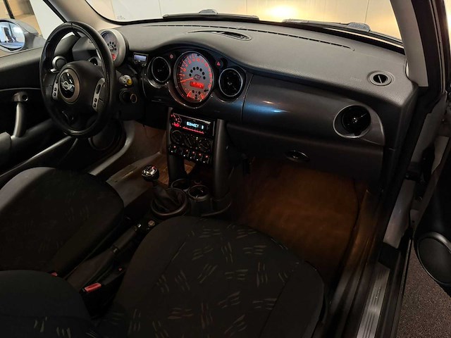 Mini - mini - 1.6 one pepper - car - 2005 96-rn-zv iaw - afbeelding 11 van  19