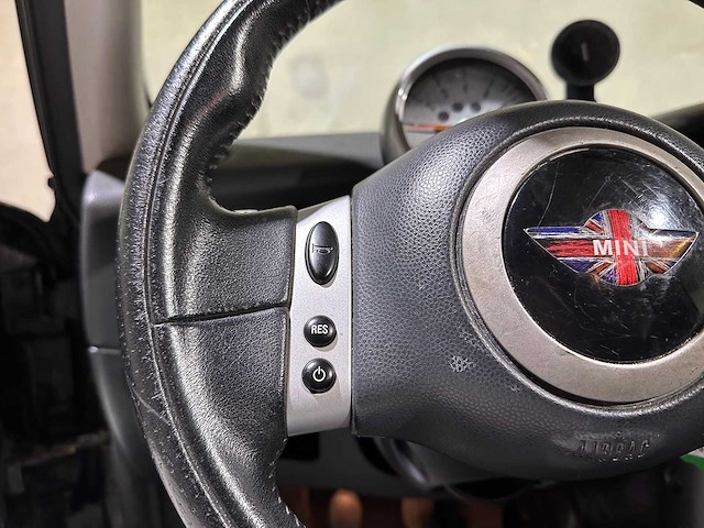 Mini 1.6 one pepper 90pk 2005, 20-rs-bz youngtimer - afbeelding 10 van  37