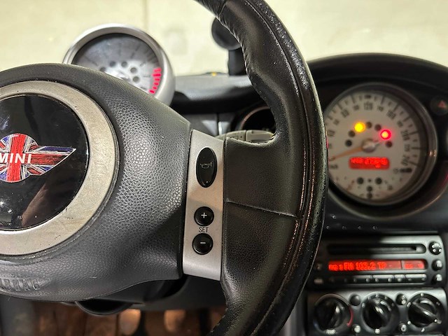Mini 1.6 one pepper 90pk 2005, 20-rs-bz youngtimer - afbeelding 11 van  37