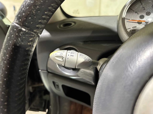Mini 1.6 one pepper 90pk 2005, 20-rs-bz youngtimer - afbeelding 13 van  37