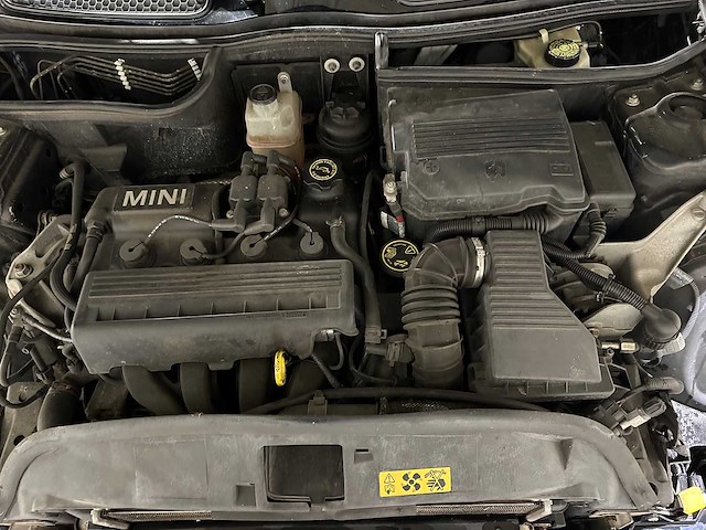 Mini 1.6 one pepper 90pk 2005, 20-rs-bz youngtimer - afbeelding 30 van  37