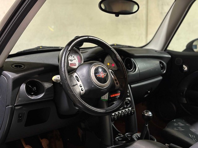 Mini 1.6 one pepper 90pk 2005, 20-rs-bz youngtimer - afbeelding 7 van  37