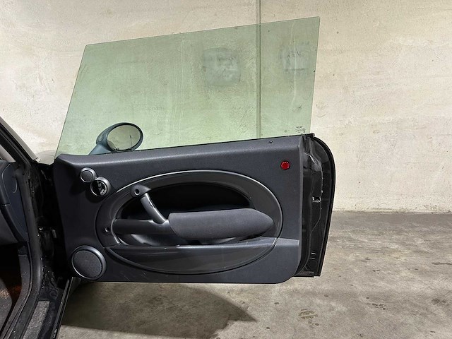 Mini 1.6 one pepper 90pk 2005, 20-rs-bz youngtimer - afbeelding 26 van  37