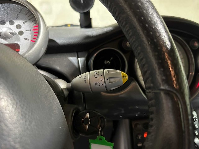 Mini 1.6 one pepper 90pk 2005, 20-rs-bz youngtimer - afbeelding 14 van  37
