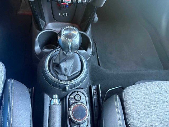 Mini 3-deurs 1.5 cooper first born edition* 8-xsn-63 - afbeelding 1 van  2