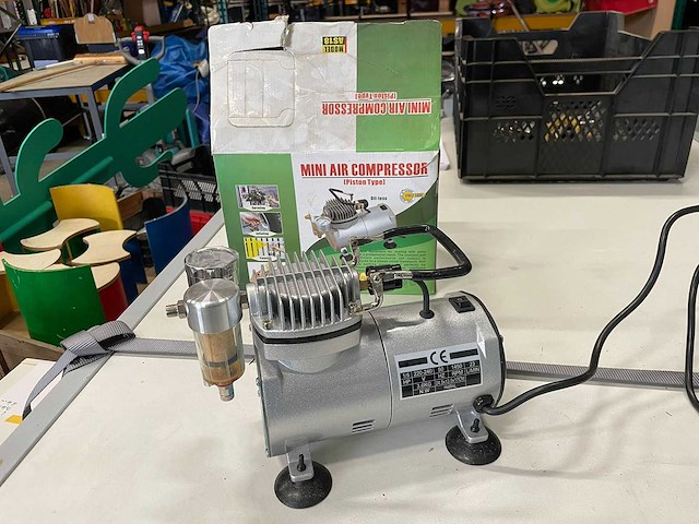 Mini air compressor (piston type) - afbeelding 1 van  2