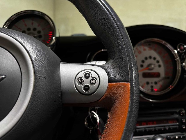 Mini cabrio cooper sidewalk 1.6 116pk 2007, kn-974-n youngtimer - afbeelding 12 van  25