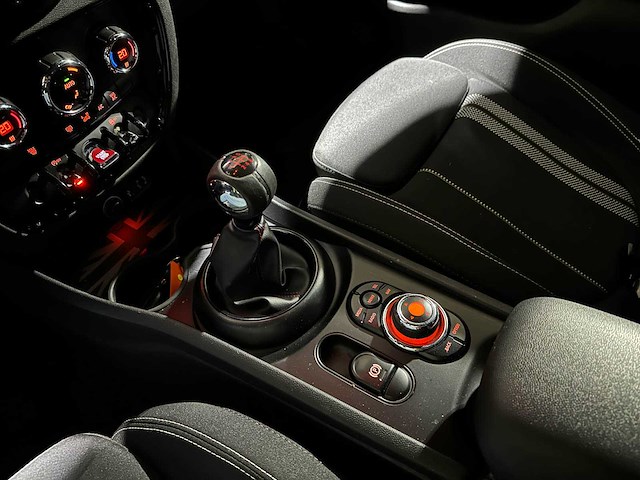 Mini clubman 1.5 one d business edition 116pk 2016 (origineel-nl), kl-038-d - afbeelding 17 van  37