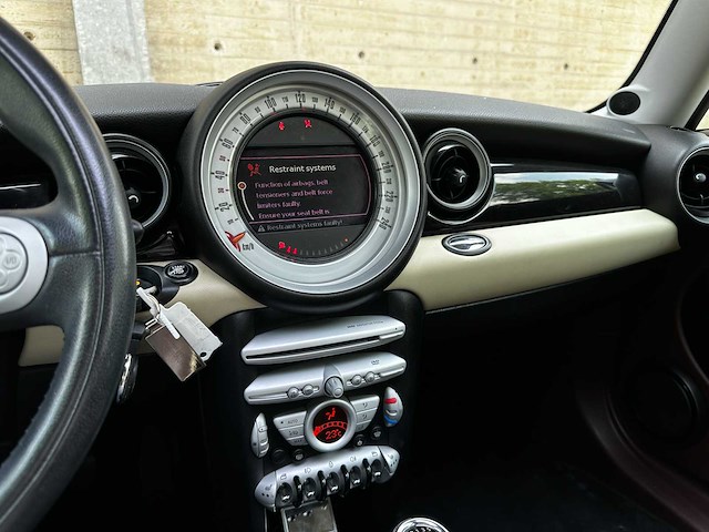 Mini clubman 1.6 cooper 120pk 2008, 68-zhj-6 - afbeelding 27 van  43