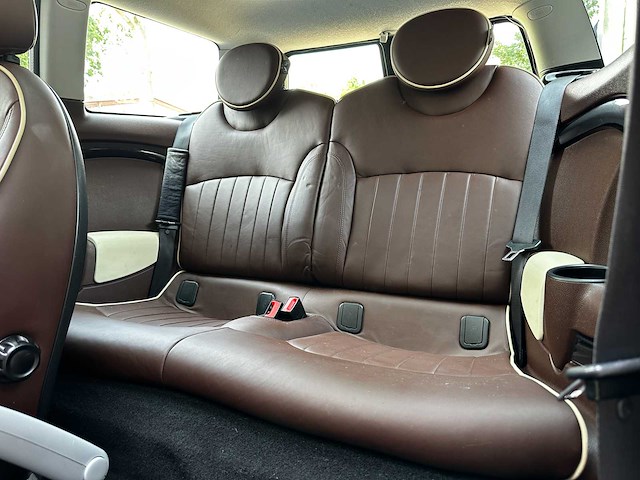 Mini clubman 1.6 cooper 120pk 2008, 68-zhj-6 - afbeelding 31 van  43