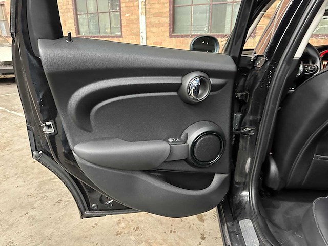 Mini cooper 1.5 business 136pk 2016 (origineel-nl), kr-270-j - afbeelding 24 van  40