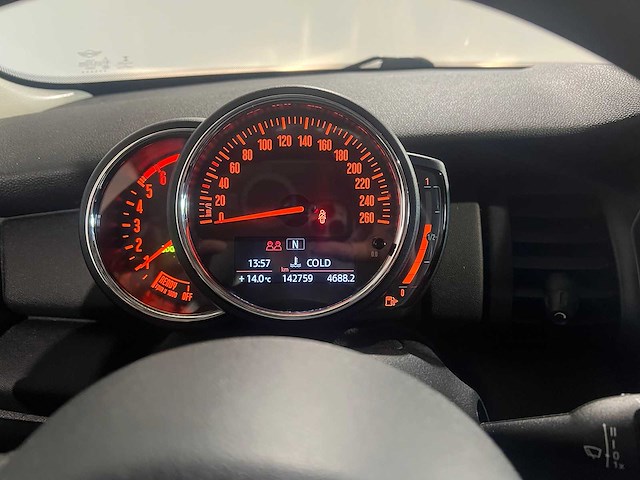 Mini cooper 1.5 one d business, t-399-nn - afbeelding 2 van  18