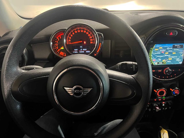 Mini cooper 1.5 one d business, t-399-nn - afbeelding 3 van  18