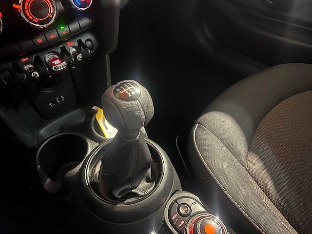 Mini cooper 1.5 one d business, t-399-nn - afbeelding 6 van  18