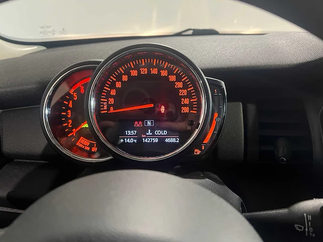 Mini cooper 1.5 one d business, t-399-nn - afbeelding 2 van  18