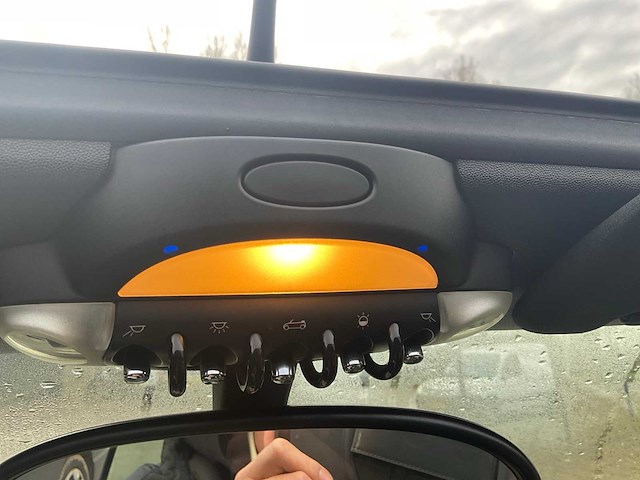 Mini cooper 2009 cabrio personenauto - afbeelding 9 van  19