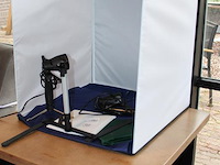 Mini fotostudio caruba met verlichting en camerastatief. afmeting 50 x 50 x 50 cm. - afbeelding 2 van  3
