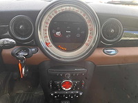 Mini mini clubman 1.6 one holland street automaat; 9-khb-62 - afbeelding 15 van  16