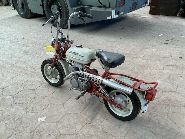 Mini oldtimer brommer - afbeelding 4 van  9