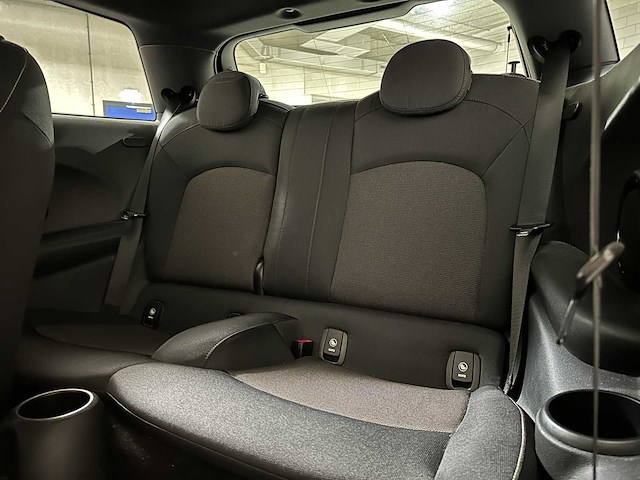 Mini one pepper business 1.2 3-deurs 102pk 2015 (origineel-nl) 70.374km, hr-335-v - afbeelding 31 van  46