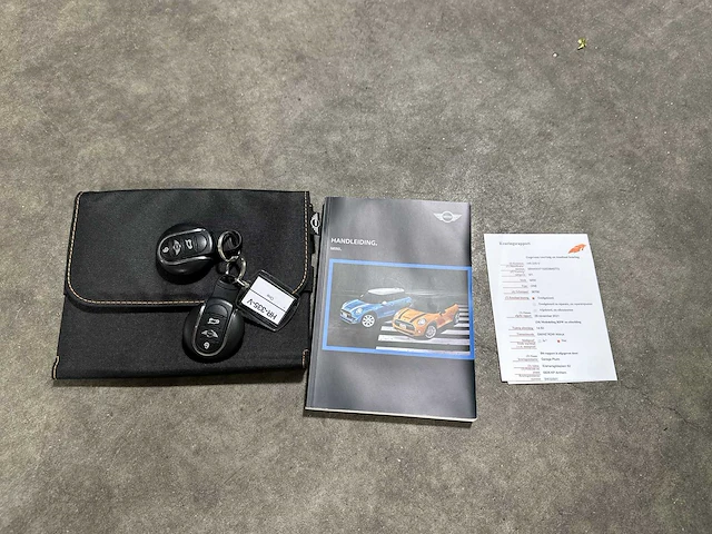 Mini one pepper business 1.2 3-deurs 102pk 2015 (origineel-nl) 70.374km, hr-335-v - afbeelding 33 van  48