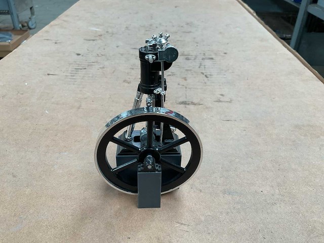 Miniatuur allereerste dieselmotor - afbeelding 1 van  2