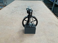 Miniatuur allereerste dieselmotor - afbeelding 2 van  2