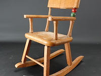 Miniatuur houten schommelstoel - afbeelding 1 van  5