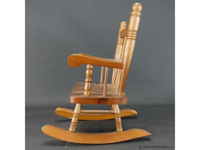 Miniatuur houten schommelstoel - afbeelding 3 van  5