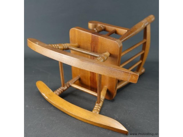Miniatuur houten schommelstoel - afbeelding 5 van  5