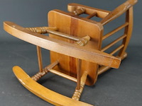 Miniatuur houten schommelstoel - afbeelding 5 van  5