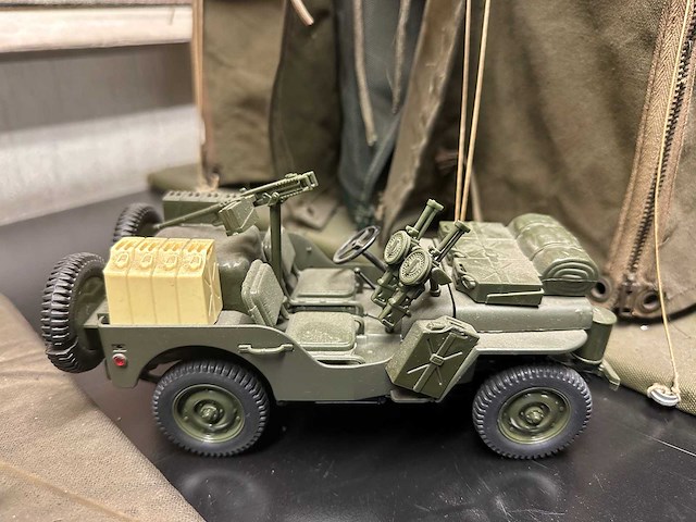 Miniatuur tenten en legerjeep - afbeelding 6 van  6