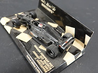 Minichamps 1:43 schaalmodel van de minardi european ps01, specifiek de testauto bestuurd door jos verstappen in valencia in 2003. - afbeelding 3 van  5