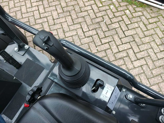 Minishovel - 2026 - pantherw25 advanced met kubota 4 cyl - afbeelding 10 van  52